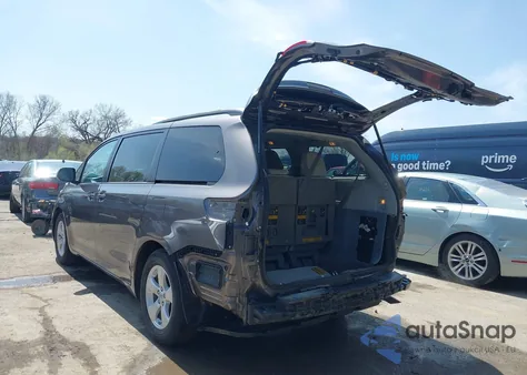 2013 Toyota Sienna Le from USA, damaged, VIN 5TDKK3DC1DS308855
